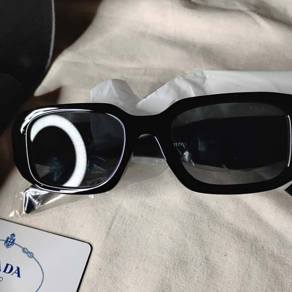 Prada Black Oversized Rectangular Sunglasses - Picture 4 of 10